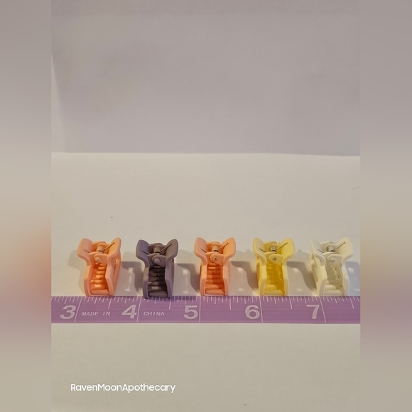 New Five Hair clips 3/15$ Bundle Deal - Picture 3 of 4